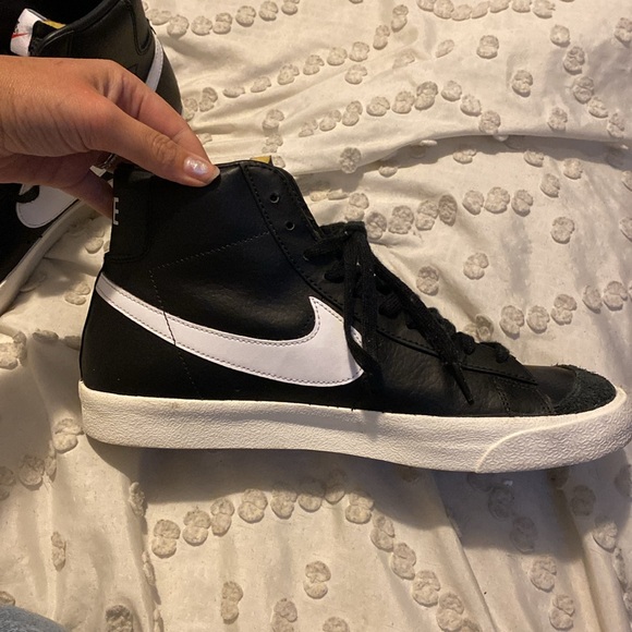 Nike Blazers Black and White 10.5 - Picture 4 of 10